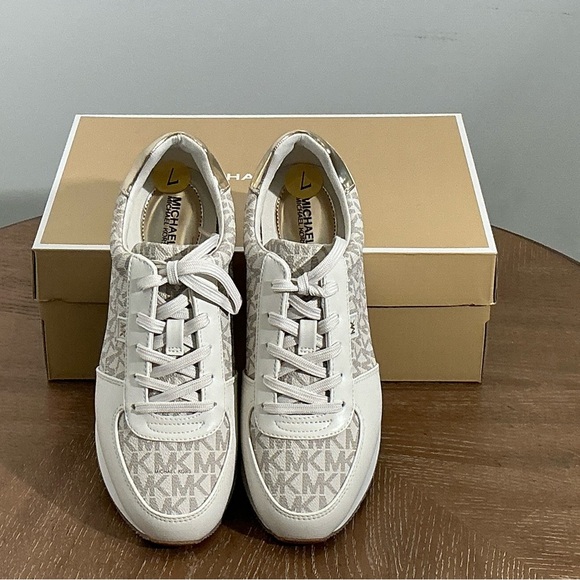 MICHAEL MICHAEL KORS
Raina Signature Logo Platform Trainer - Picture 4 of 4